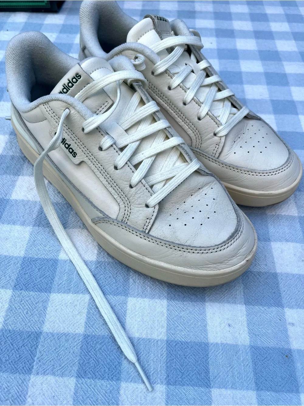 Adidas Aspyre Sneaker in Off-white